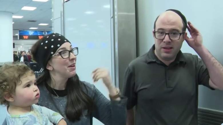 Vo chong nguoi My tuc gian khi bi buoc roi may bay hinh anh