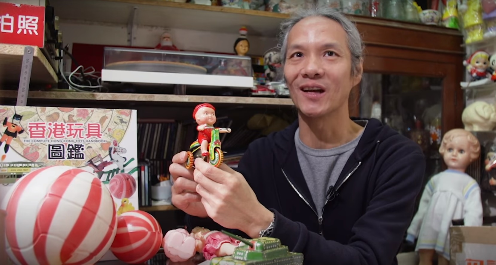 Cua hang do choi hoai co lam song lai ca tuoi tho hinh anh