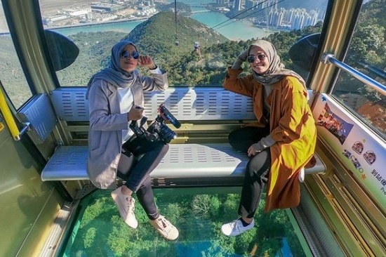 Toat mo hoi voi cap treo trong suot tai Hong Kong hinh anh