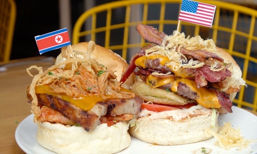 Trai nghiem an thu banh burger 'Trump - Kim' tai Ha Noi hinh anh