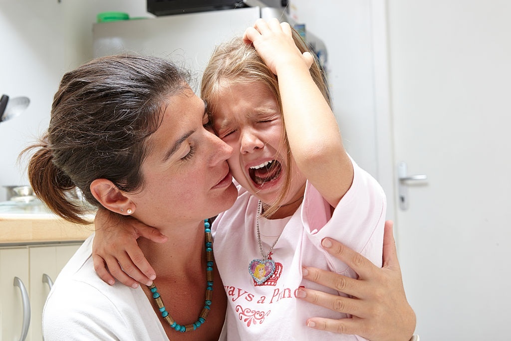 May bay phai quay dau vi me bo quen con o san bay hinh anh