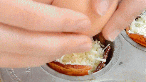 Bua sang nhanh cung banh trung nuong thom lung, beo ngay hinh anh