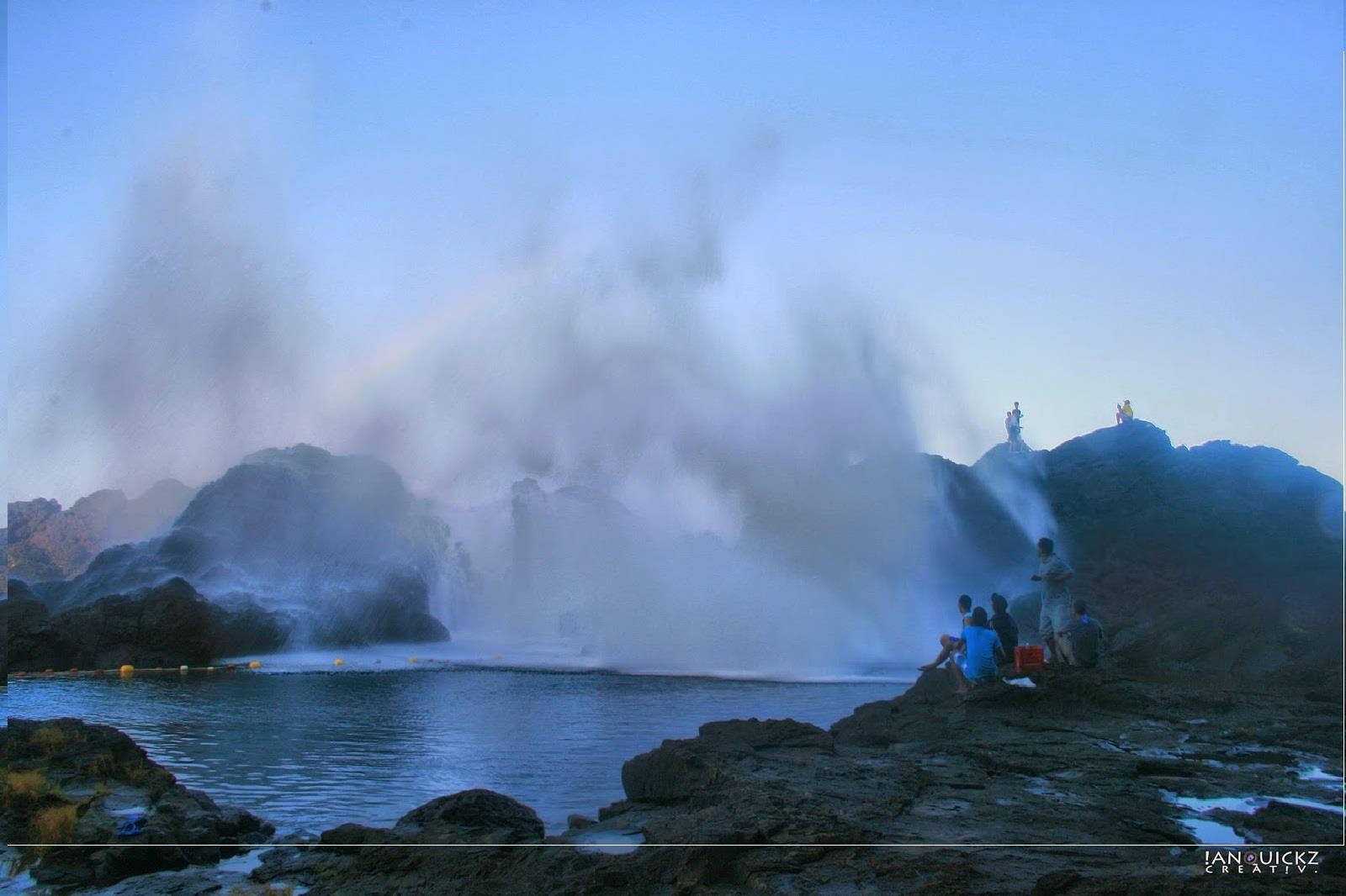 Song du cao hon 8 m, du khach van thoai mai boi loi o Philippines hinh anh