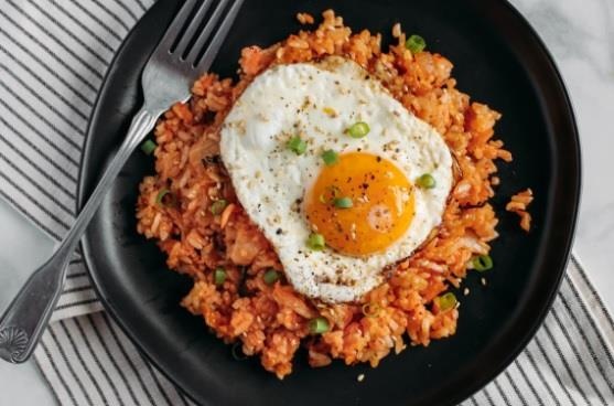 Com chien kieu moi, ngon mieng de lam cho ca nha hinh anh