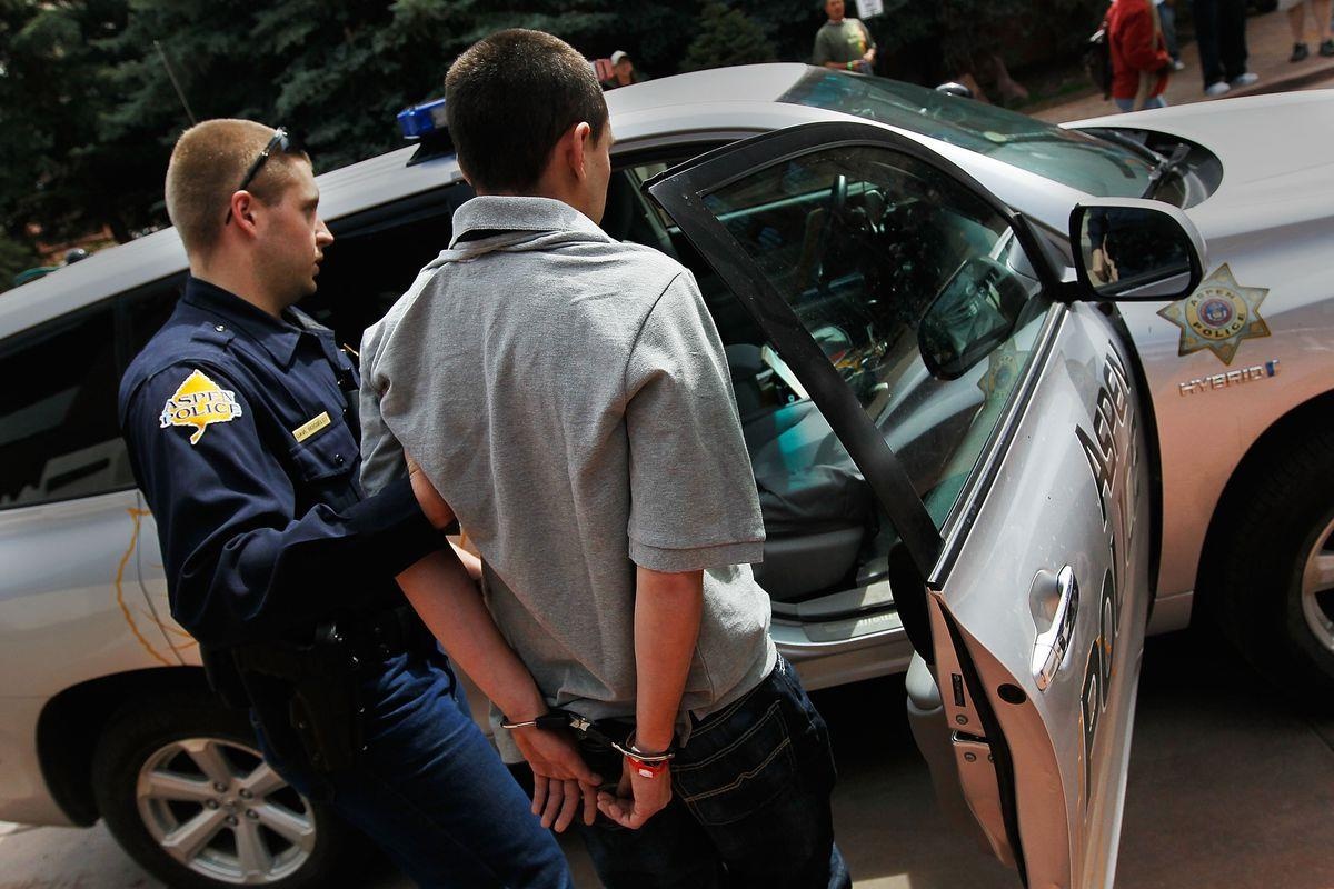 Dat nuoc phat tu nguoi dan neu lam viec vao ngay chu nhat hinh anh