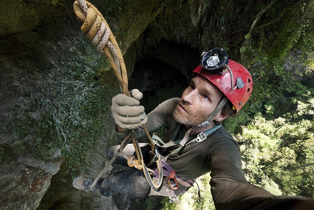 He lo bi mat ve song ngam sau toi 93 m trong hang Son Doong hinh anh
