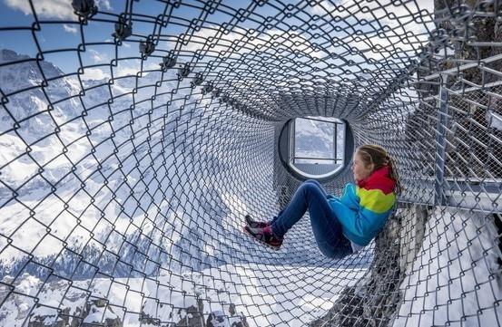 Di qua ong thep cao gan 3.000 m, bac ngang nui o Thuy Si hinh anh