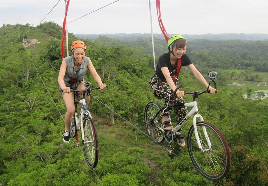 Trai nghiem dap xe tren day mao hiem o Philippines hinh anh