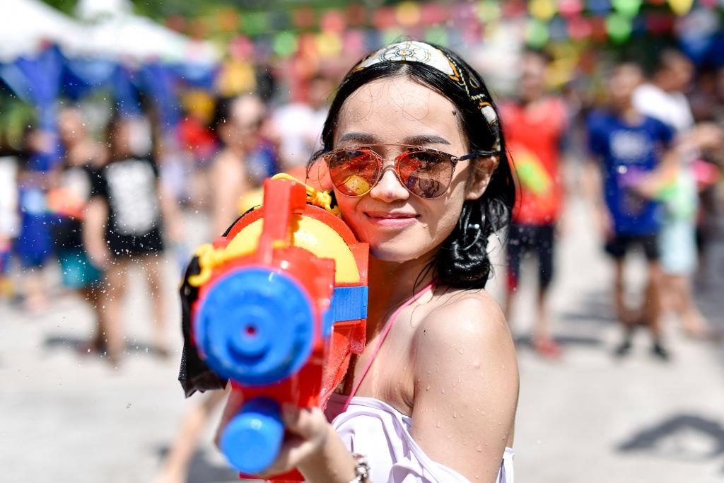 Duong pho Thai Lan 'ngap nuoc' suot ba ngay le Songkran hinh anh
