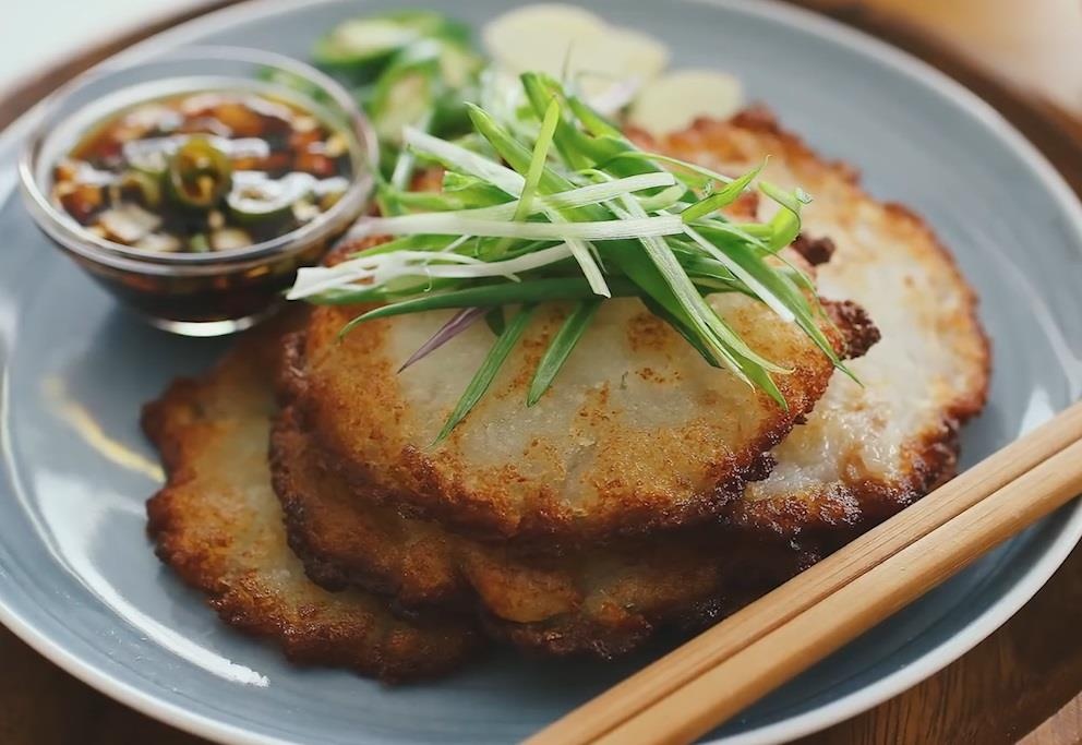 Mot phut hoc lam banh khoai tay Han Quoc cuc don gian hinh anh