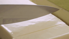 Cach lam cheesecake dau phu thanh mat cho ngay nong buc hinh anh