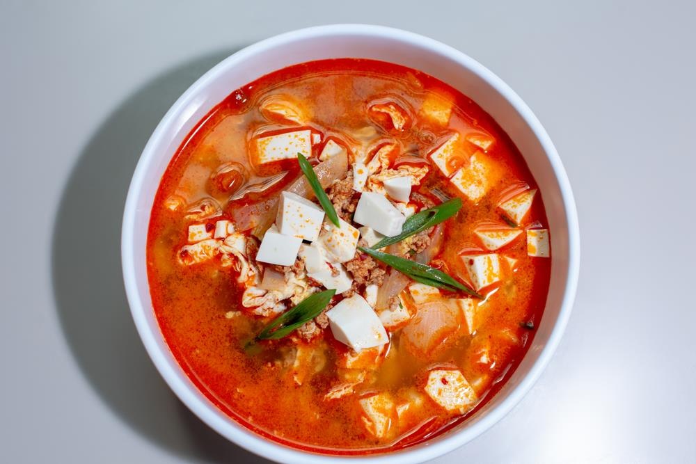 Ngay he nong nuc, hoc ngay cach nau canh chua dau phu thanh mat hinh anh