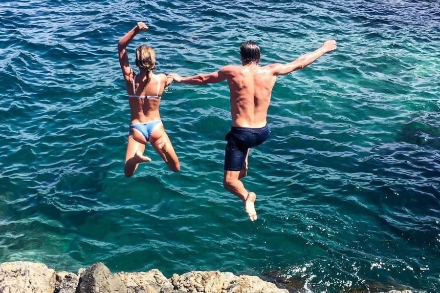 Cung nguoi yeu trai nghiem lang man tren ban dao gia 950 USD/dem hinh anh