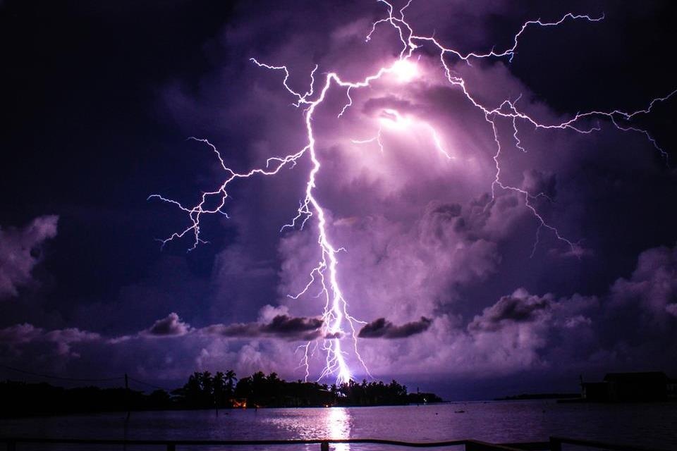 Ngam ho nuoc bi set danh lien hoan suot 300 ngay/nam hinh anh