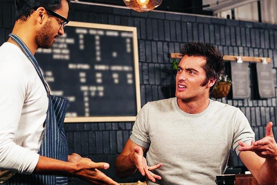 Thuc don nhieu mon va 6 dau hieu cho mot bua an do te o nha hang hinh anh