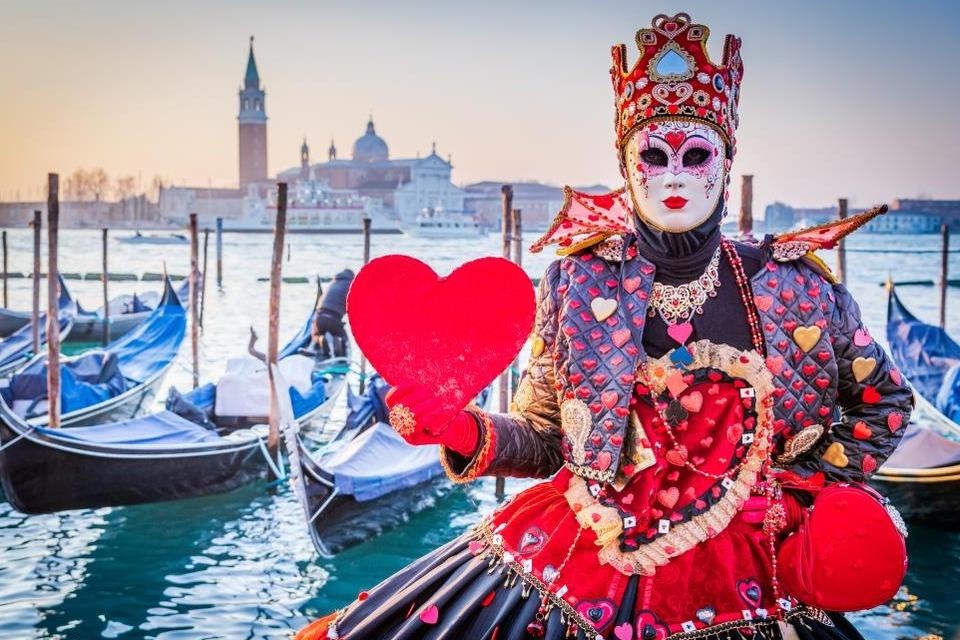 Toi Venice, lenh denh tren thuyen Gondola nghe tinh ca Italy hinh anh