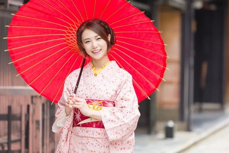 Quan bar Nhat treo bien cam khach nguoi Nhat gay tranh cai hinh anh