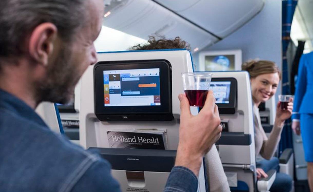 ngu tren may bay anh 5