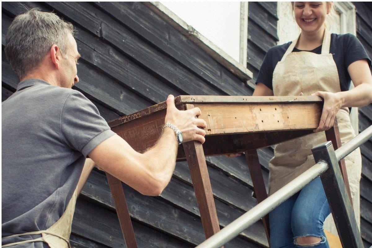 Thuc khach vac ban di doi do an cua bep truong danh tieng hinh anh