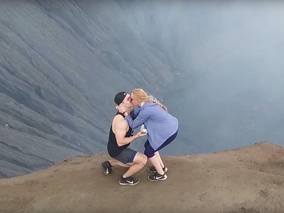 cau hon tren nui lua anh 1