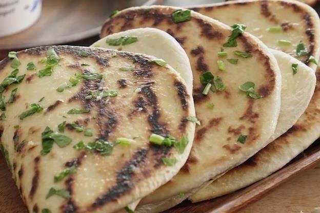 Banh sua chua bo toi Hy Lap doc la, doi vi cho ca nha hinh anh