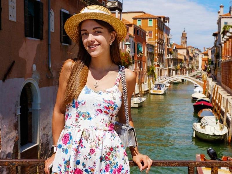 Venice - thanh pho khong oto, noi cap cuu cung phai di thuyen hinh anh