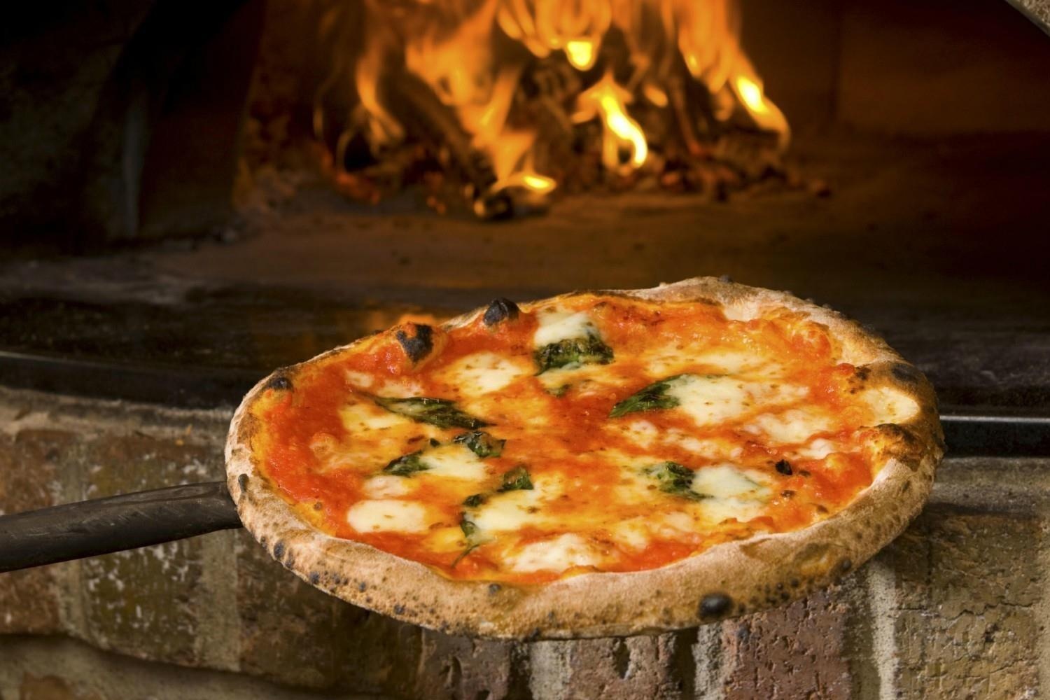 Dau bep noi tieng day lam mon pizza chuan nhat the gioi hinh anh