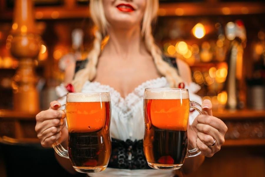 Den quoc gia co bia noi tieng the gioi nhung gia re hon nuoc loc hinh anh