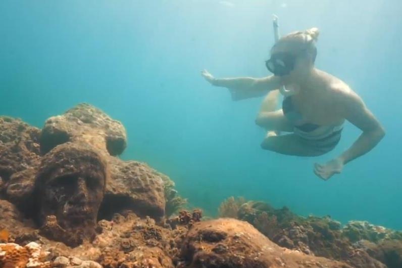 Nghia trang co chim duoi nuoc dep tua tac pham nghe thuat hinh anh