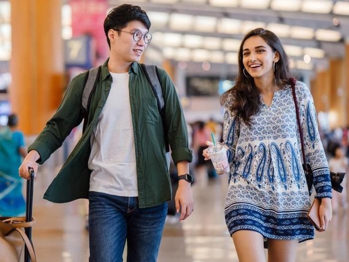 Dich vu giai khuay tren the gioi khi chuyen bay bi delay qua lau hinh anh