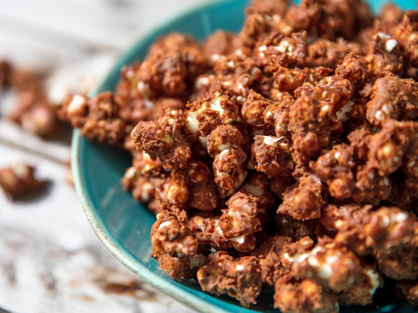 Bo doi cong thuc lam do an vat cho hoi cay phim dem hinh anh