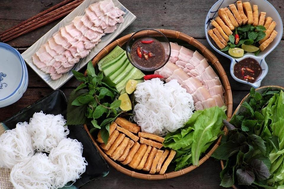 Pho dem, bun dau mam tom va 5 dac san khong thu chua biet Ha Noi hinh anh