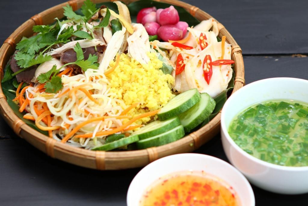 Giai ma nuoc cham tuyet hao tao nen dac san com ga Phu Yen hinh anh