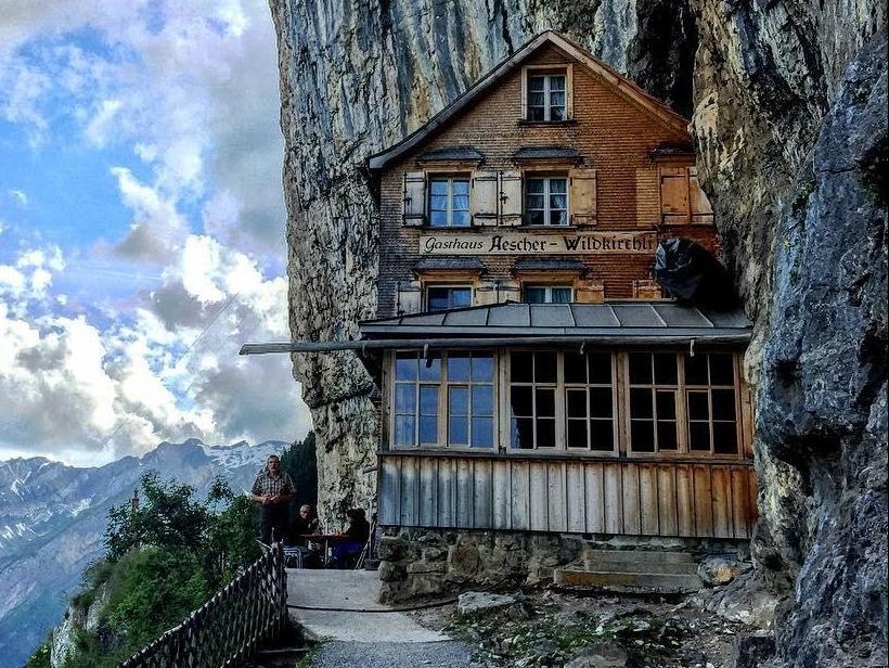 Di bo 3 gio de an o nha hang vach nui cao tren 1.500 m hinh anh