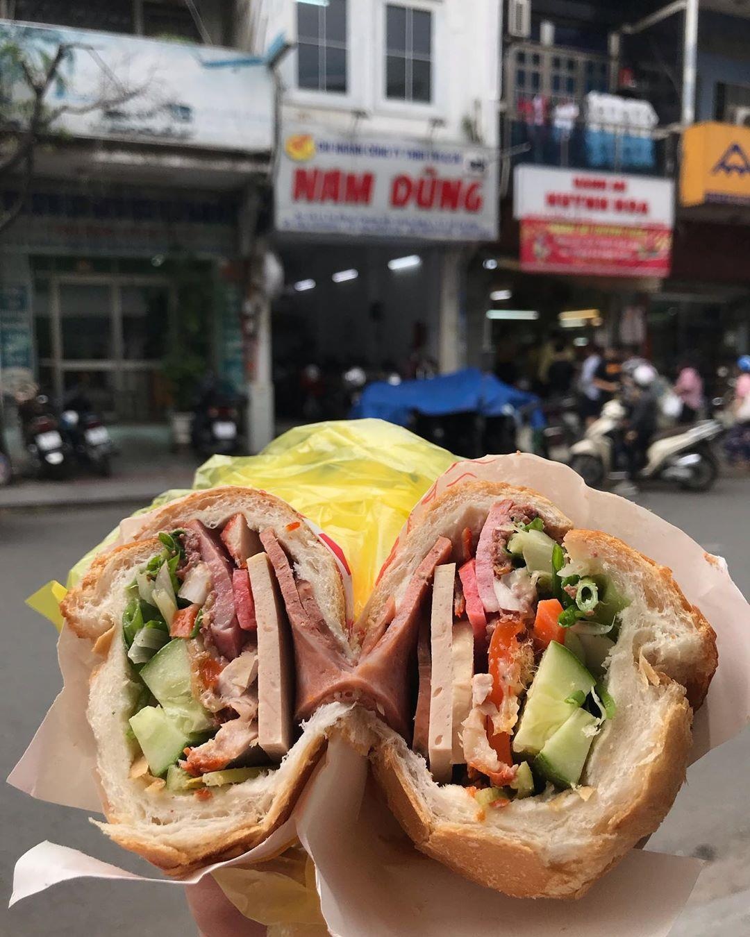 banh mi sai gon anh 2