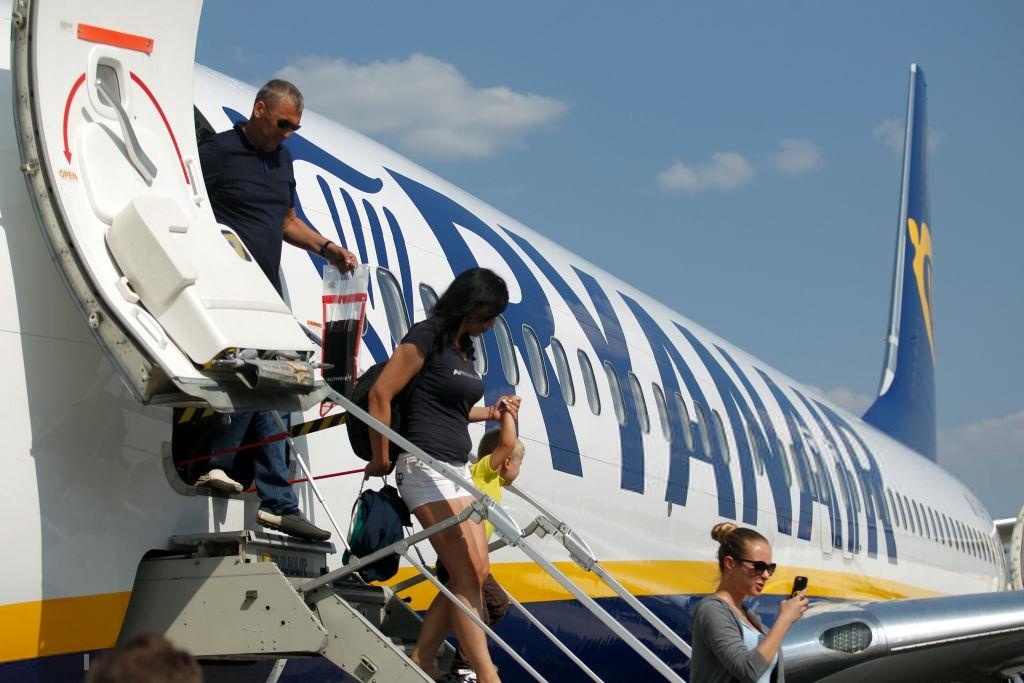 an trom tren may bay anh 1