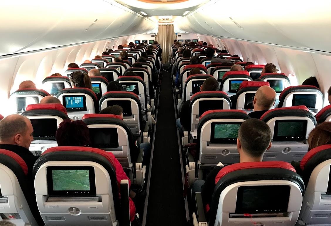 an trom tren may bay anh 3