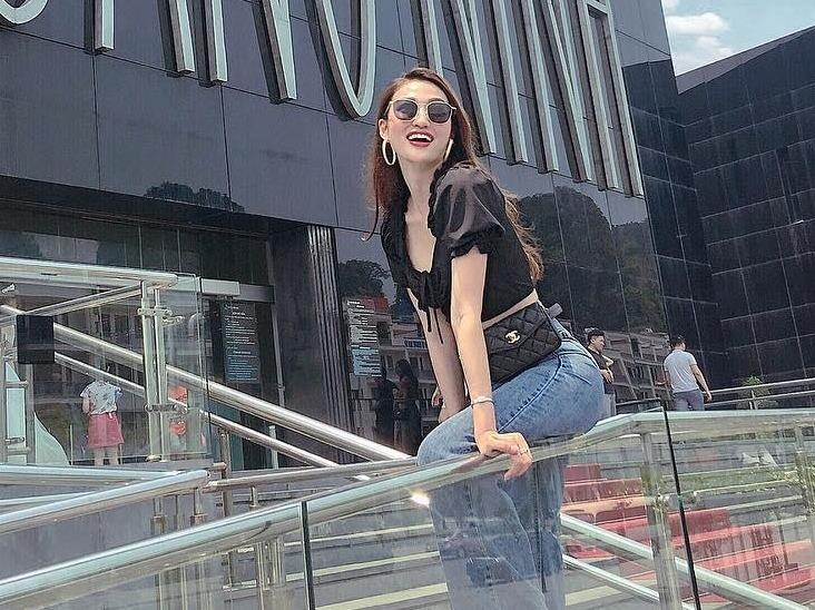 'Vien ngoc den ben bo bien' Ha Long ai cung nen thu hinh anh