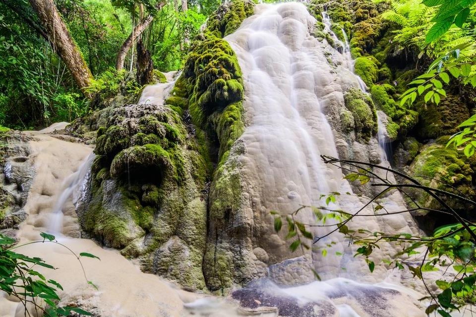 Chinh phuc thac 'dinh' cao 100 m de nhu Nguoi Nhen leo tuong hinh anh