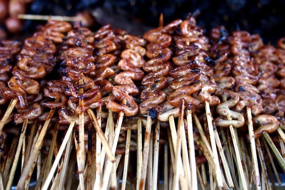 Cam 10 USD an no 'vo bung' o Philippines hinh anh