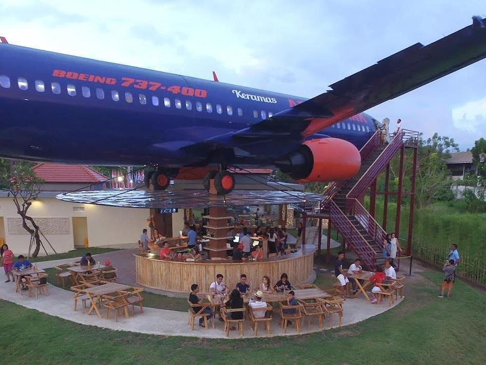 May bay Boeing 737 bien thanh nha hang sang xin, view dep hinh anh