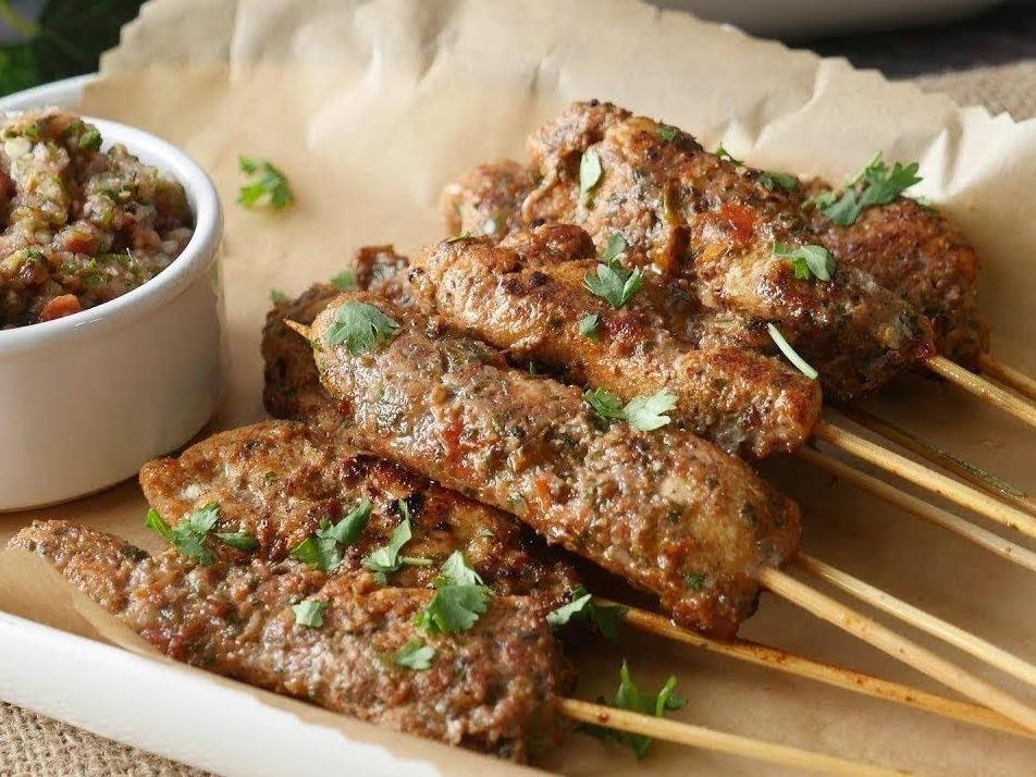 Ga nuong sot cay xien que cham sot dac biet cho ngay cuoi tuan hinh anh