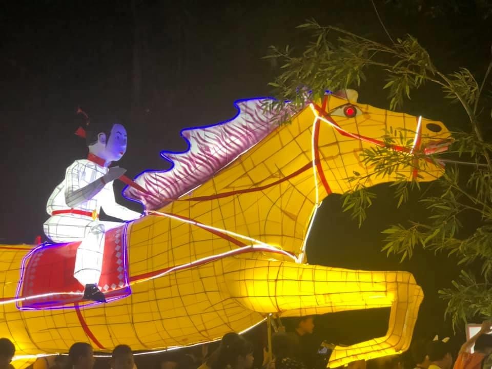 Ruoc long den khong lo don Trung thu som o Tuyen Quang hinh anh