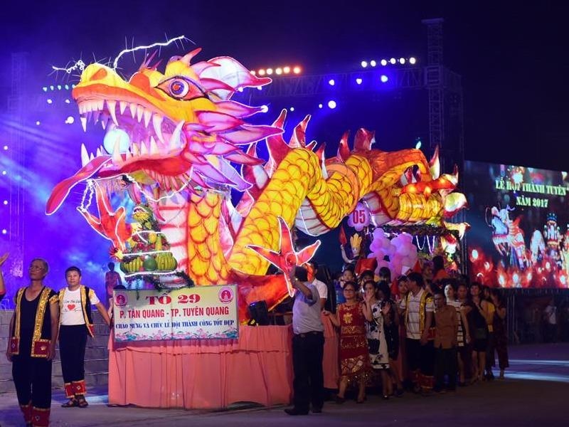 Chua den Trung thu, nguoi Tuyen Quang da tap nap ruoc den khong lo hinh anh