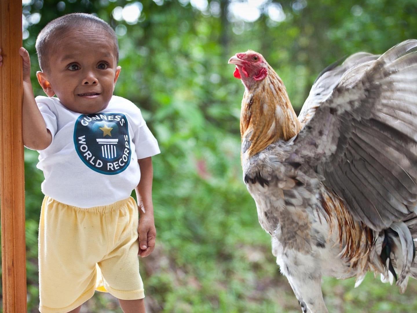 Nguoi dan ong 26 tuoi cao 60 cm doi doi vi lun nhat the gioi hinh anh