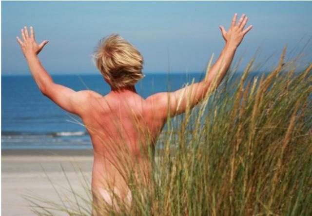 Khoa than phan cam bi xu phat the nao o khu du lich quoc te hinh anh