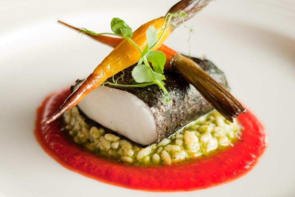 Nghich ly nha hang sang trong - do an vua nho lai dat do hinh anh