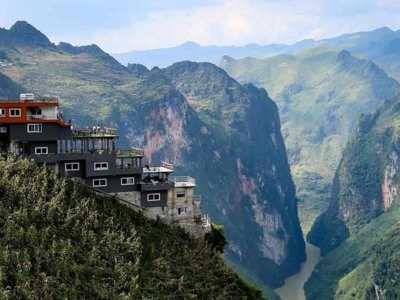 Dan mang phan doi, danh gia 1 sao khach san tren deo Ma Pi Leng hinh anh