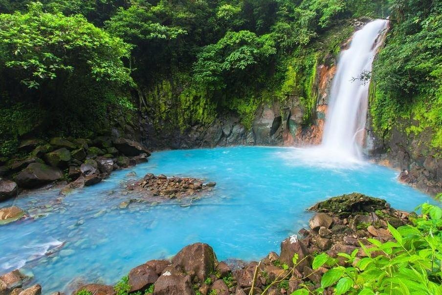 Dong song hai mau nuoc dep ky ao hinh anh