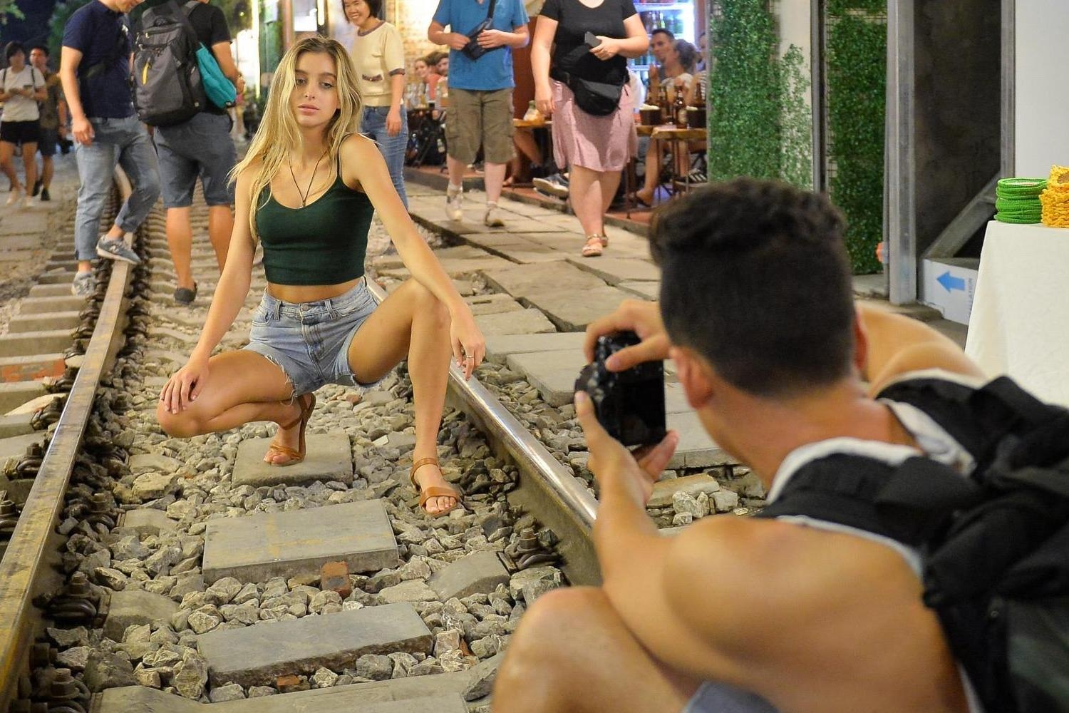 Pho ca phe duong tau va nhung dia diem khon kho vi khach du lich hinh anh